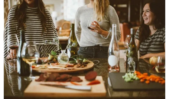 What to Bring to Rosh Hashanah Dinner